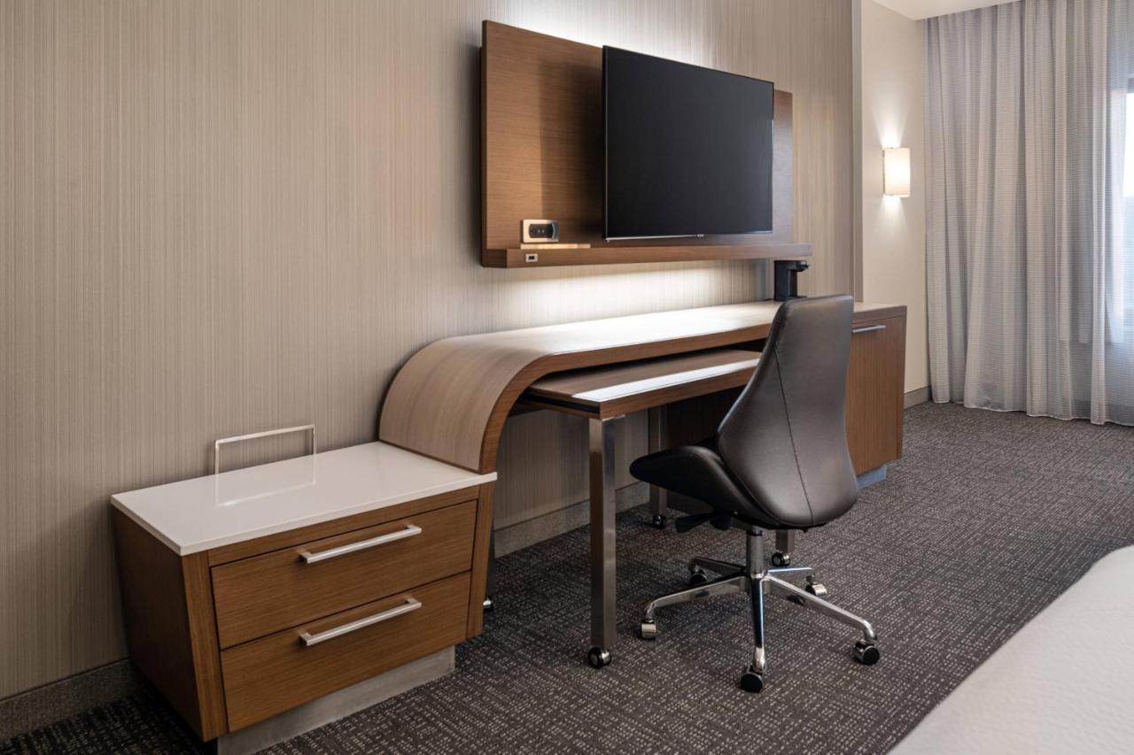 Courtyard By Marriott Petaluma Sonoma County Hotel Bagian luar foto