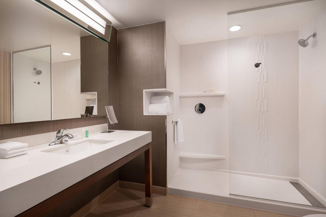 Courtyard By Marriott Petaluma Sonoma County Hotel Bagian luar foto