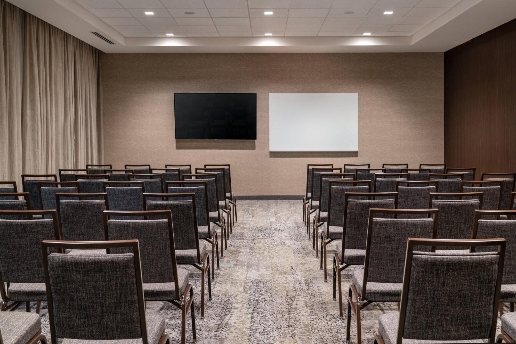 Courtyard By Marriott Petaluma Sonoma County Hotel Bagian luar foto