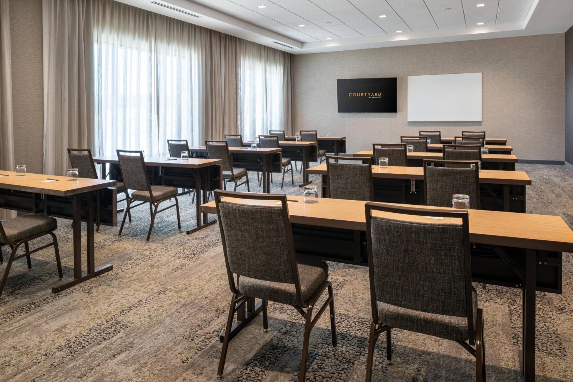 Courtyard By Marriott Petaluma Sonoma County Hotel Bagian luar foto