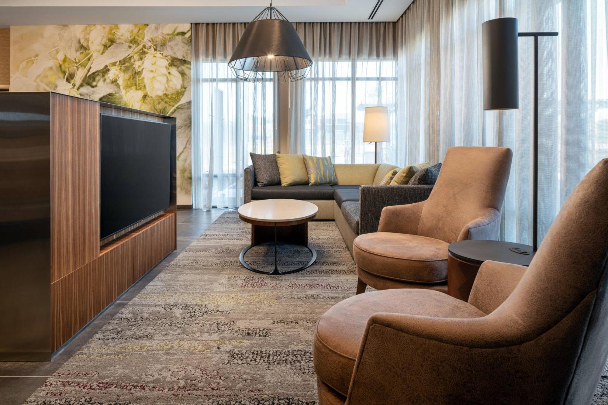 Courtyard By Marriott Petaluma Sonoma County Hotel Bagian luar foto