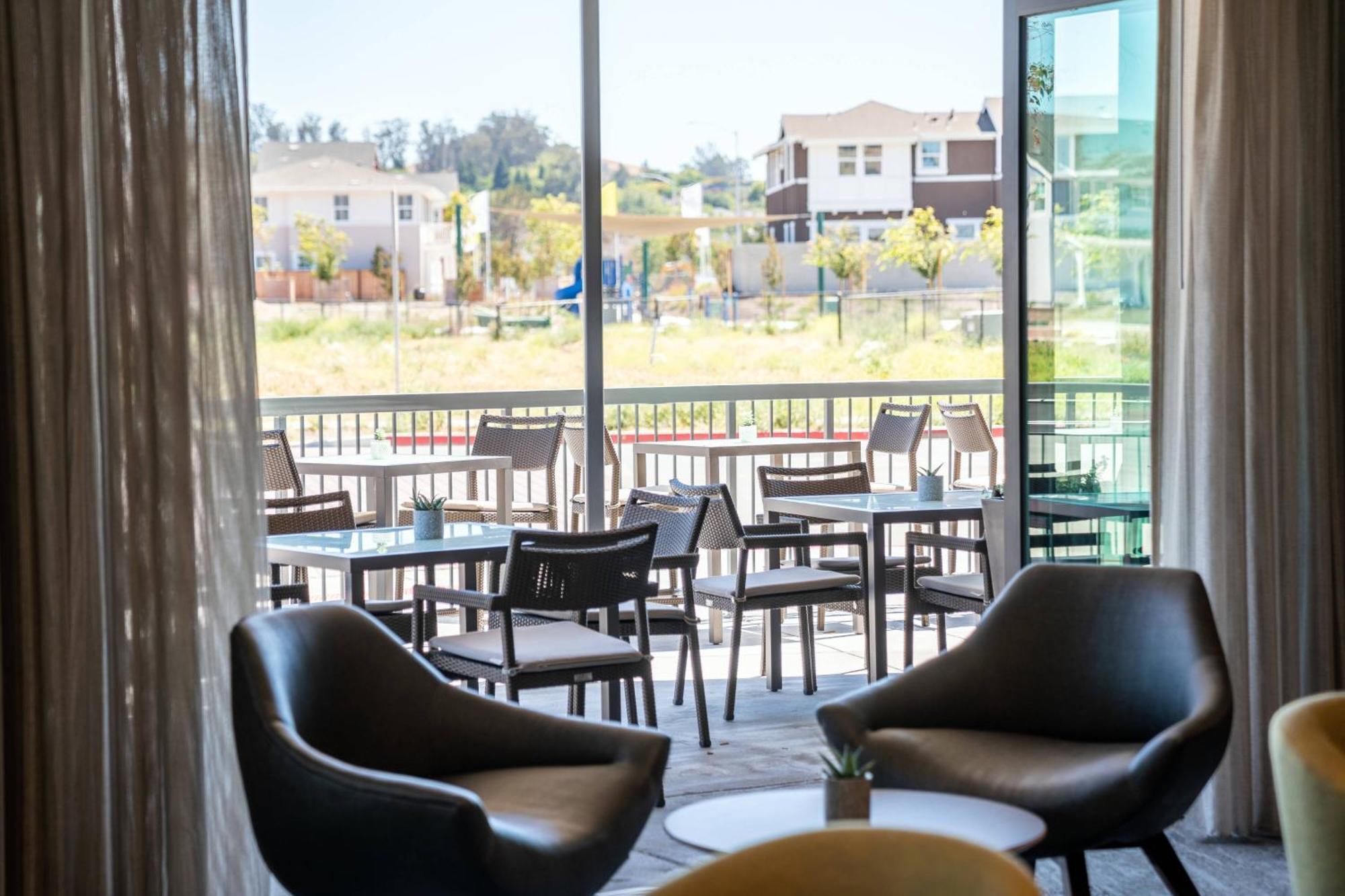 Courtyard By Marriott Petaluma Sonoma County Hotel Bagian luar foto