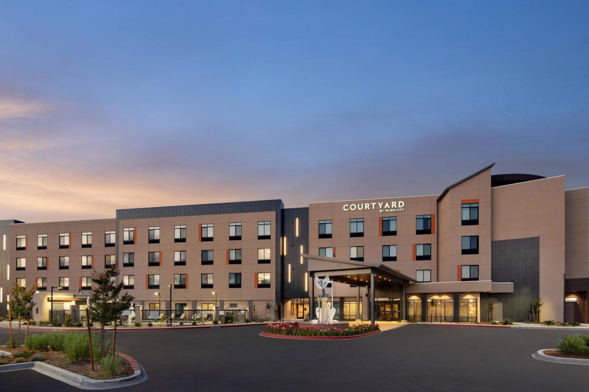 Courtyard By Marriott Petaluma Sonoma County Hotel Bagian luar foto