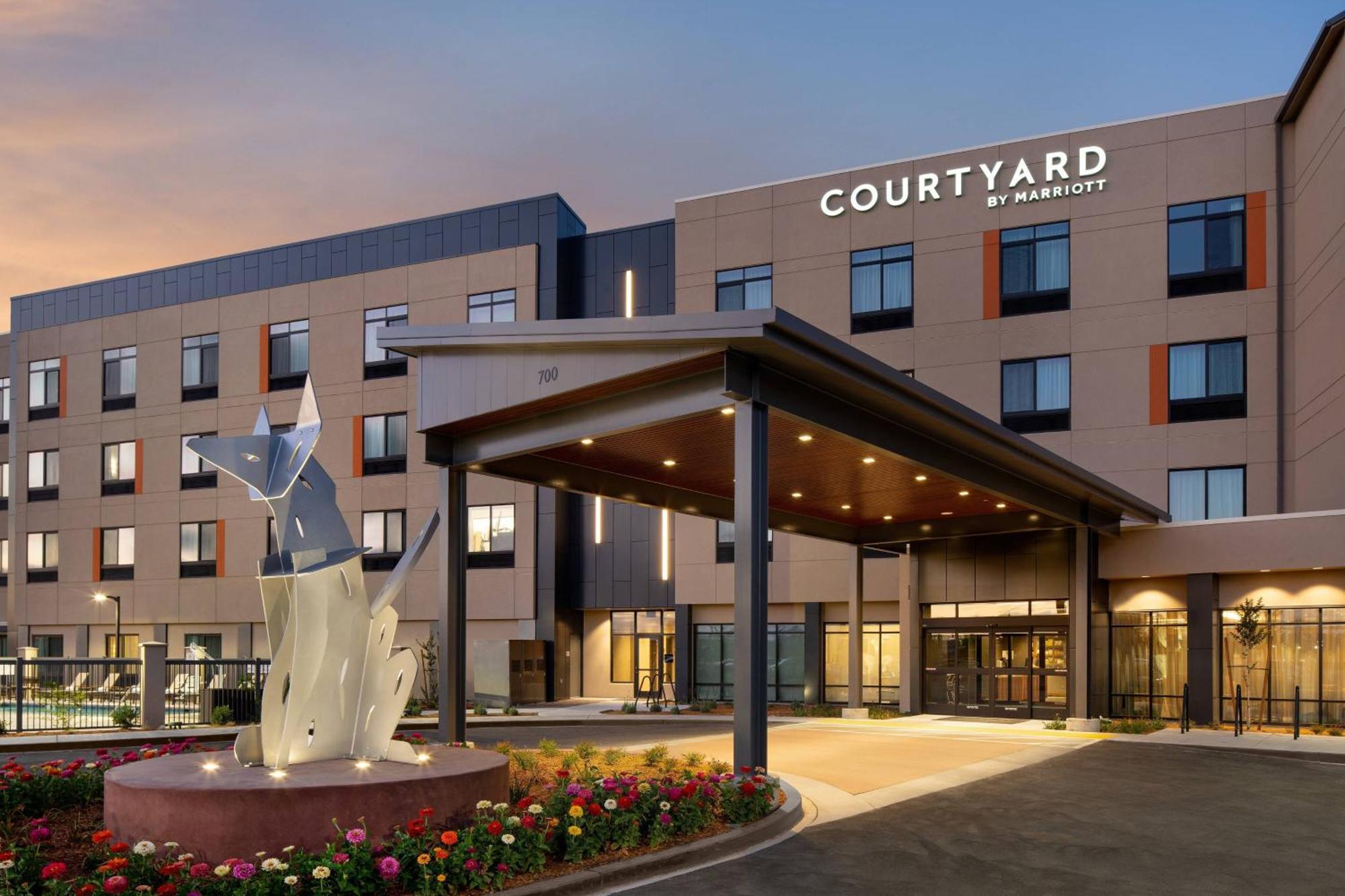 Courtyard By Marriott Petaluma Sonoma County Hotel Bagian luar foto